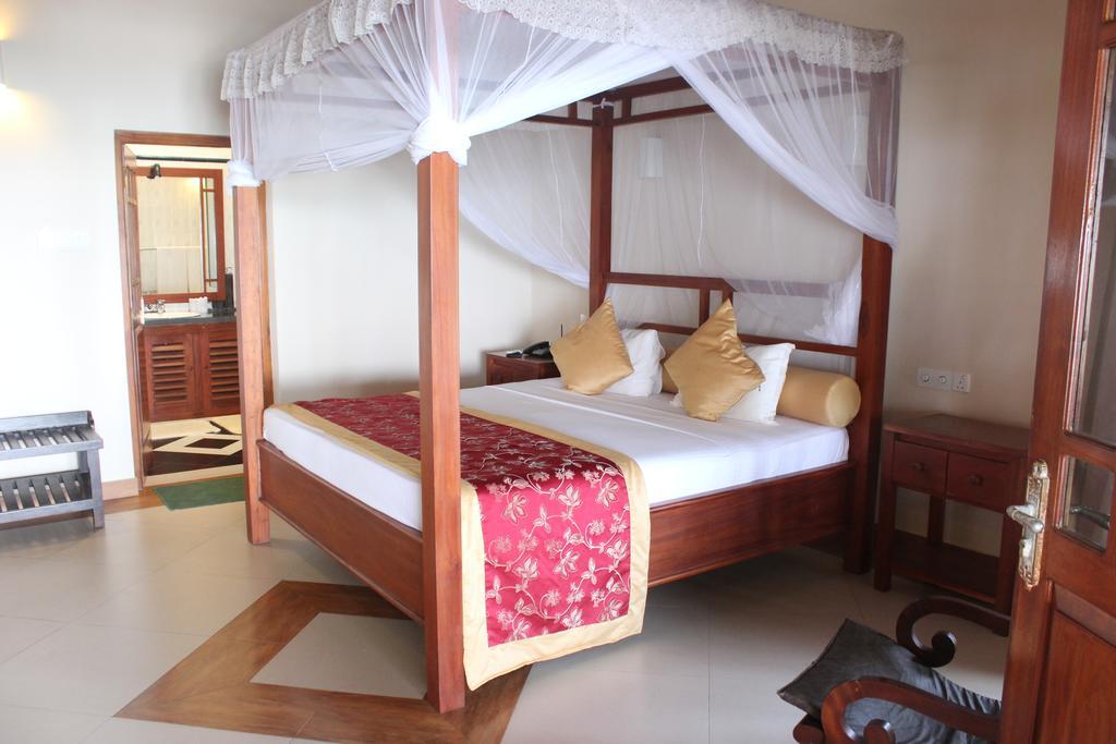 Warahena Beach Hotel Bentota Exterior photo