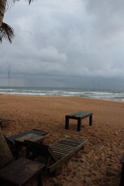 Warahena Beach Hotel Bentota Exterior photo